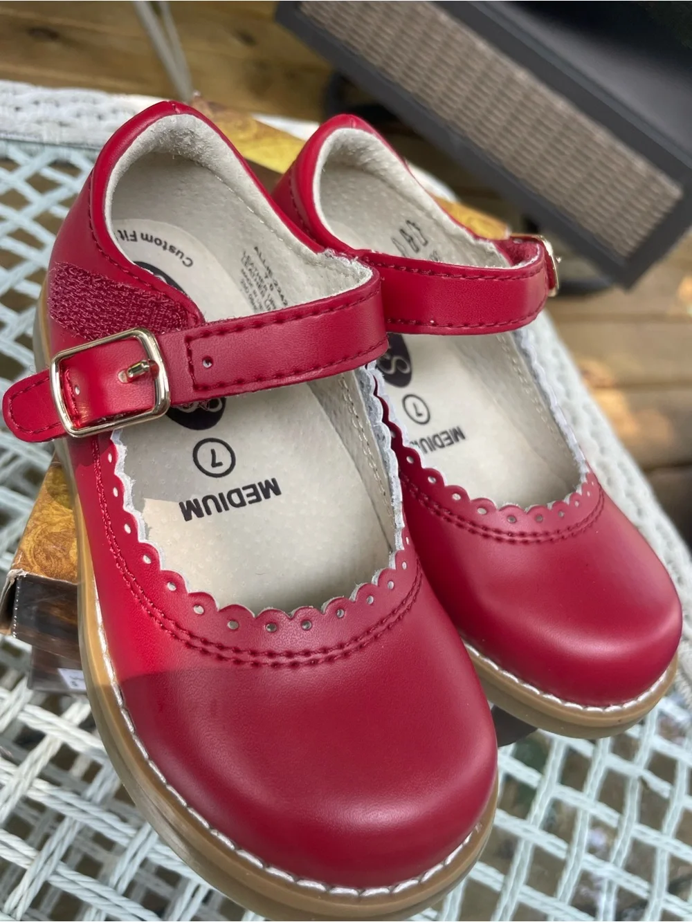 NIB VON MAUR ALLIE APPLE RED Girls Dress Shoes Sz 7